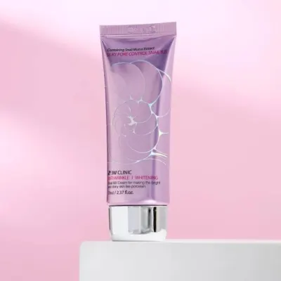 Mutsini bilan namlantiruvchi va teri rangini tekislaydigan BB-krem 3W Clinic Silky Pore Control Snail BB Cream