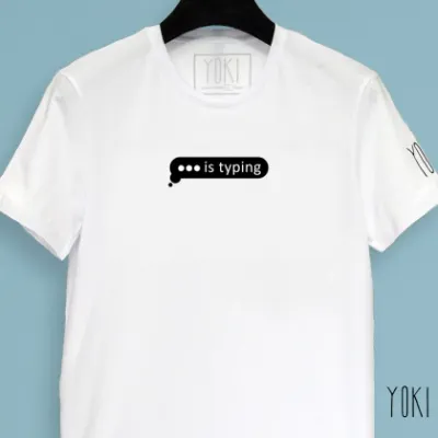 "... is typing" White futbolkasi